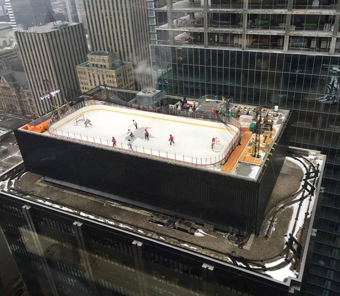 Hokej na vrhu nebodera :o