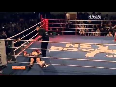 Cijela dvorana urlala od smijeha zbog najluđe reakcije na nokaut u povijesti