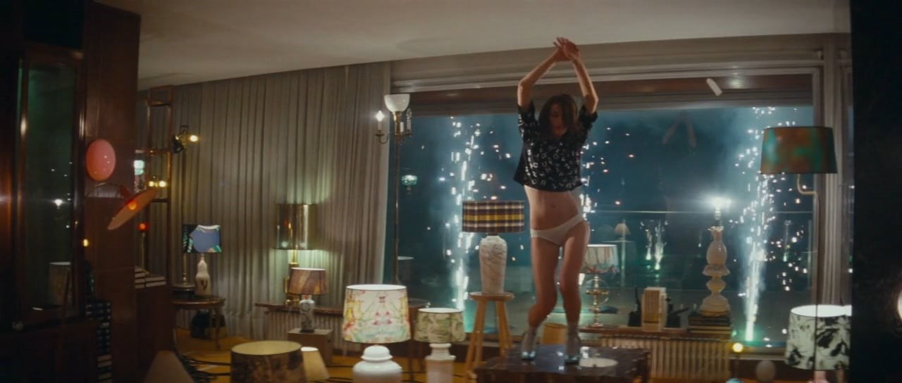 Savršeno erotičan kratki film o djevojci i sirupu od karamele