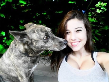 Ne gledaj sise, ne gledaj sise, ne gledaj...