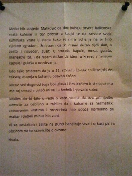 Čovjek se požalio na susjeda koji nikada ne zrači svoj stan!