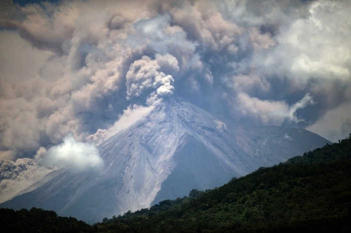 Spektakularna erupcija vulkana Fuego