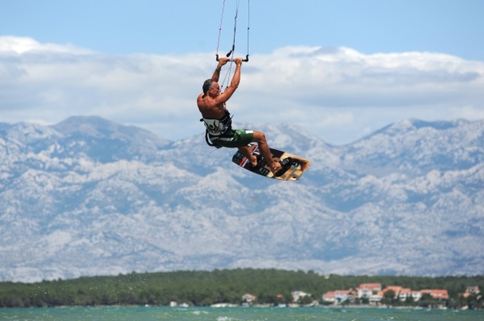 Kitesurfing pokraj Nina