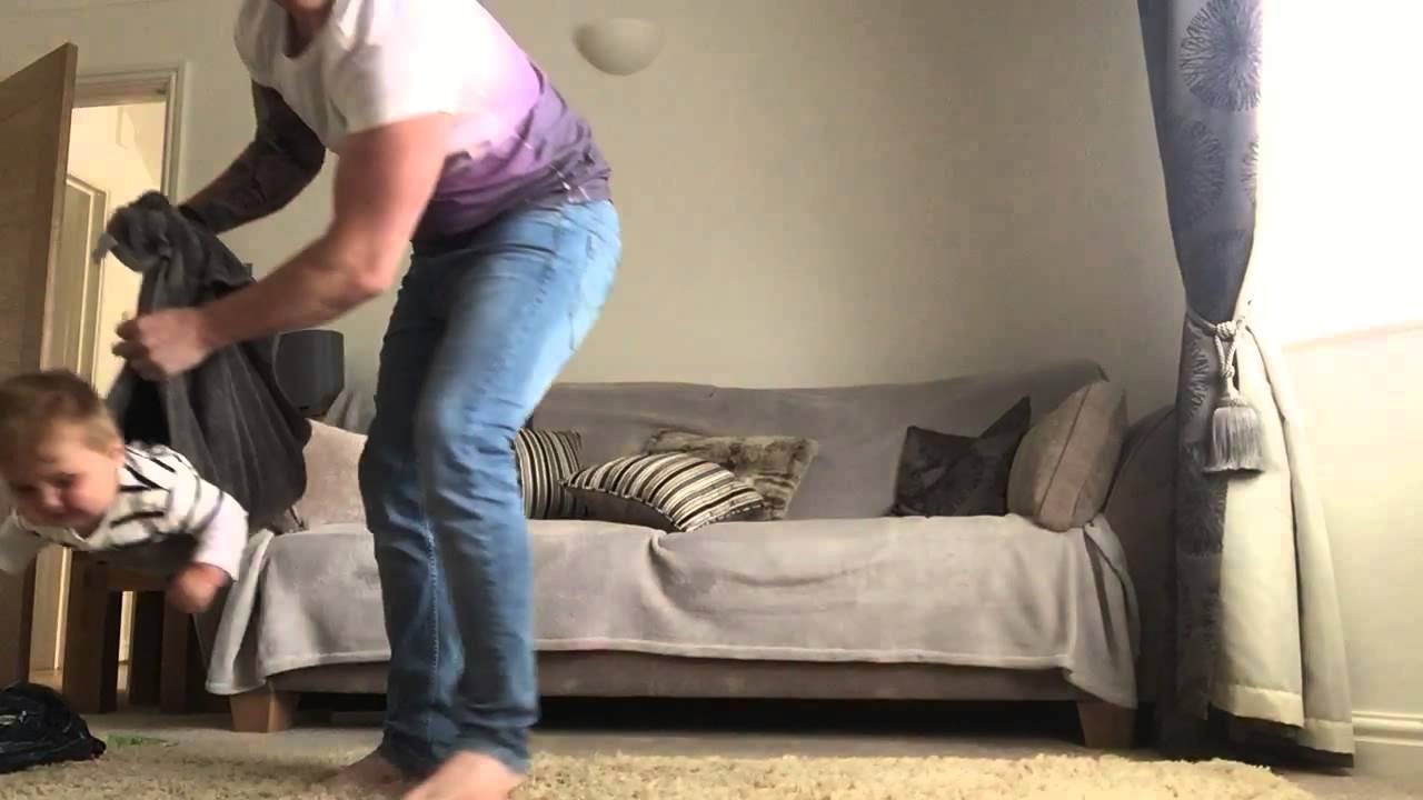 VIDEO: Maštoviti ujo dadiljao klinca - napravio Superbebu!