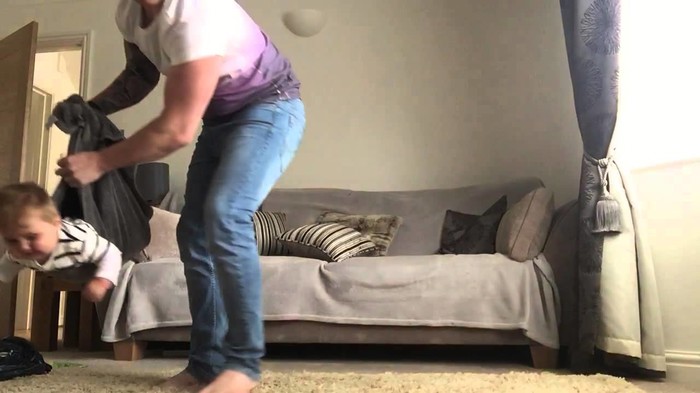 VIDEO: Maštoviti ujo dadiljao klinca - napravio Superbebu!