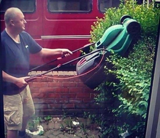 Da ne bi kupovao još i škare!