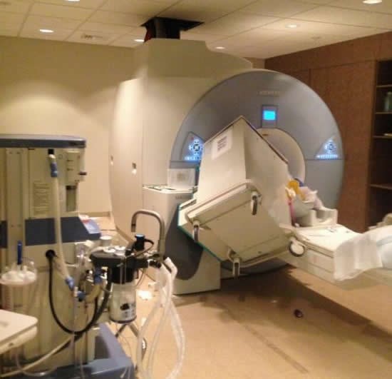 Netko je zaboravio da je MRI zapravo divovski magnet