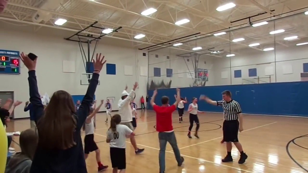 ZA POBJEDU: Djevojčica rasturila nevjerojatnim košem u zadnjoj sekundi!