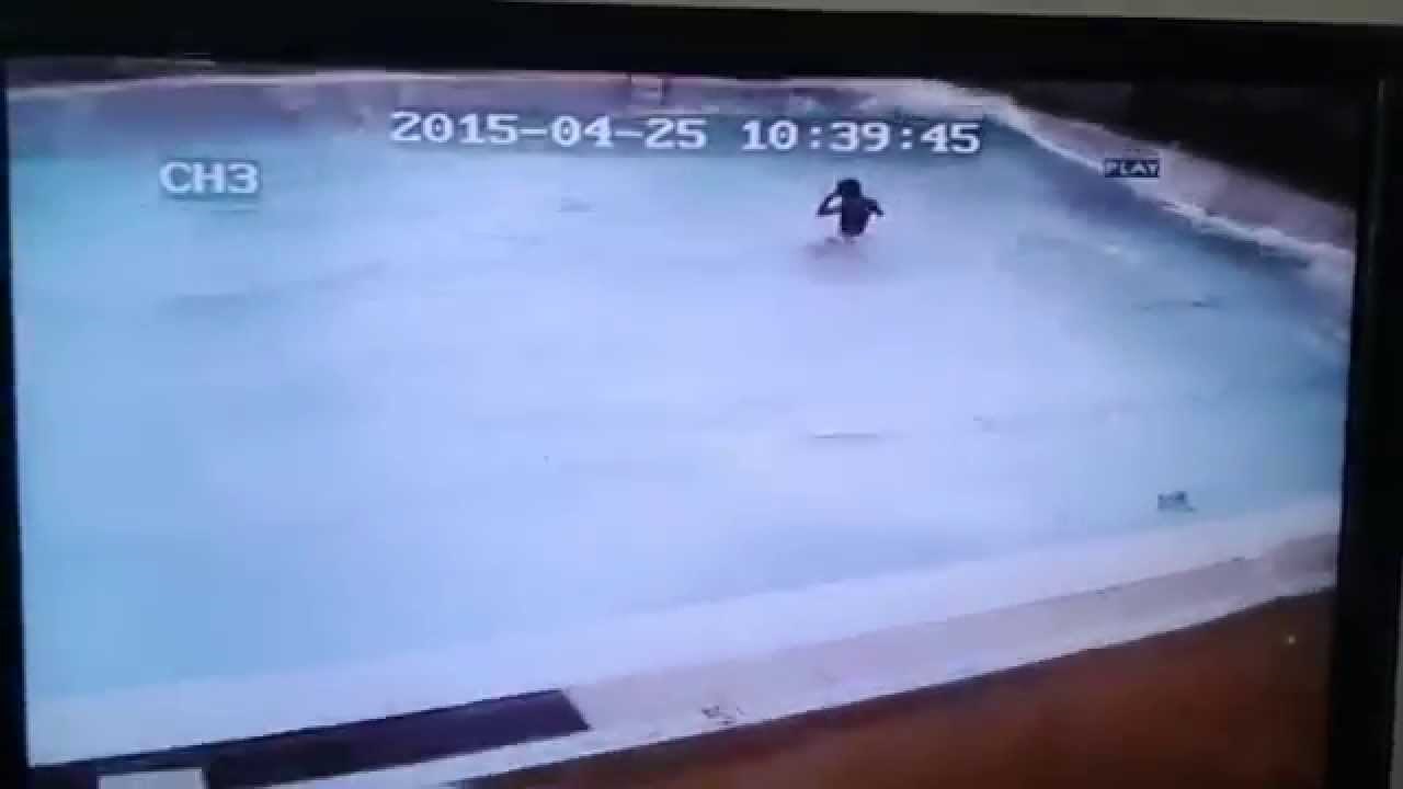 VIDEO: Nadzorna kamera snimila bazen u trenutku kada se zemlja počela tresti