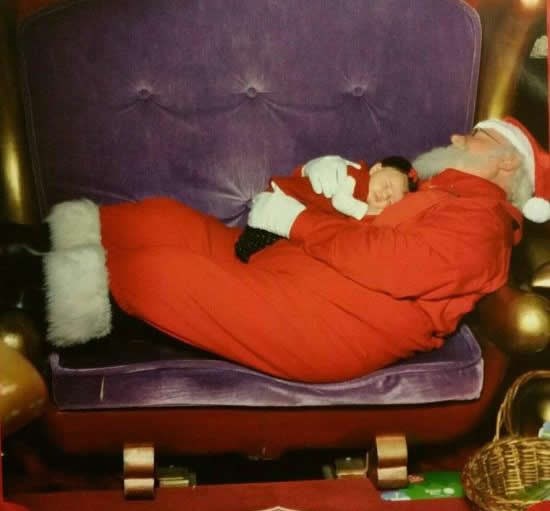 Bebač zaspao prije poklona, pa Djedica odspavao s njim