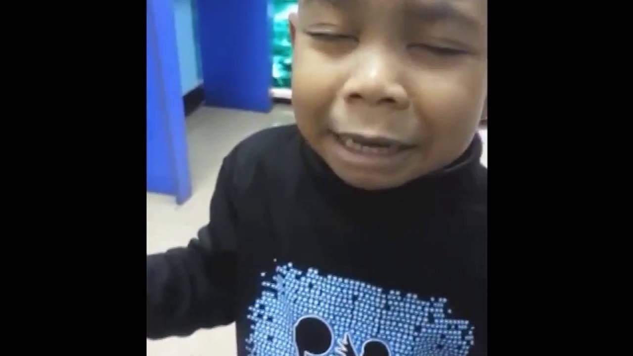 NAGLA PROMJENA RASPOLOŽENJA: Ovog dječačića je rastužilo pjevanje abecede