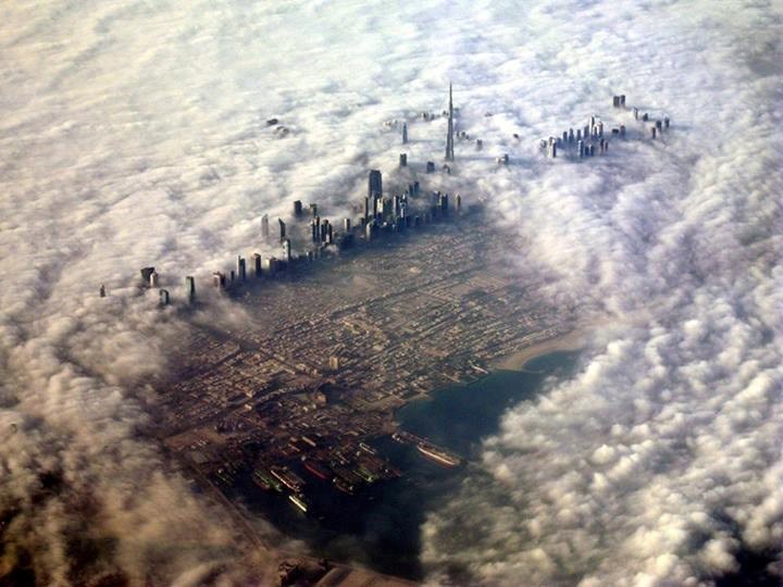 Dubai prekriven maglom i oblacima