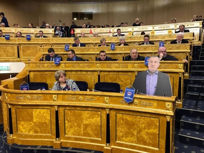 Ruski političar je pronašao rješenje za izostanke u parlamentu, naši saborski zastupnici sigurno već izrađuju svoje primjerke