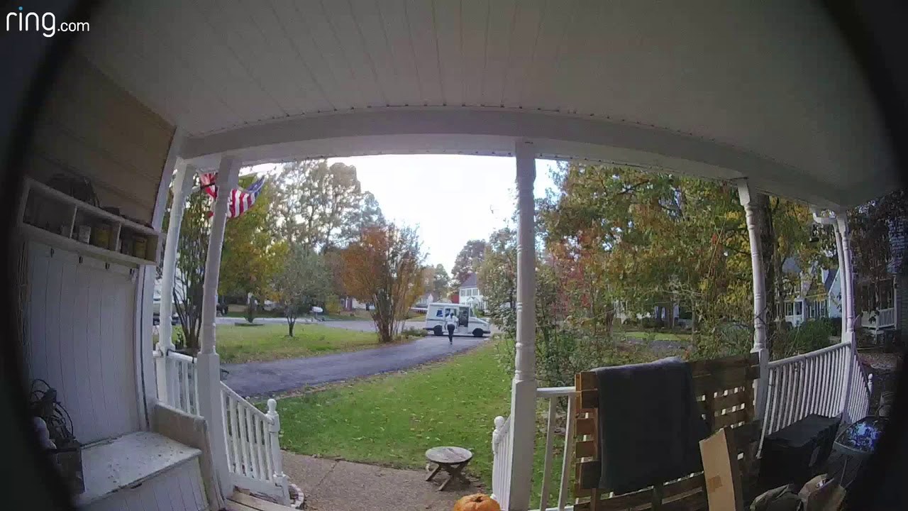 VIDEO Lijena poštarica previše doslovno shvatila pojam "zračna pošta", pogledajte kako je dostavila paket