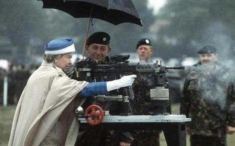 Bože čuvaj nas od Kraljice Majke