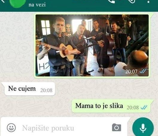 Nakon što je dobila ovu sliku, mama je zbunjeno čekala da se nešto dogodi, a onda joj je sin odgovorio