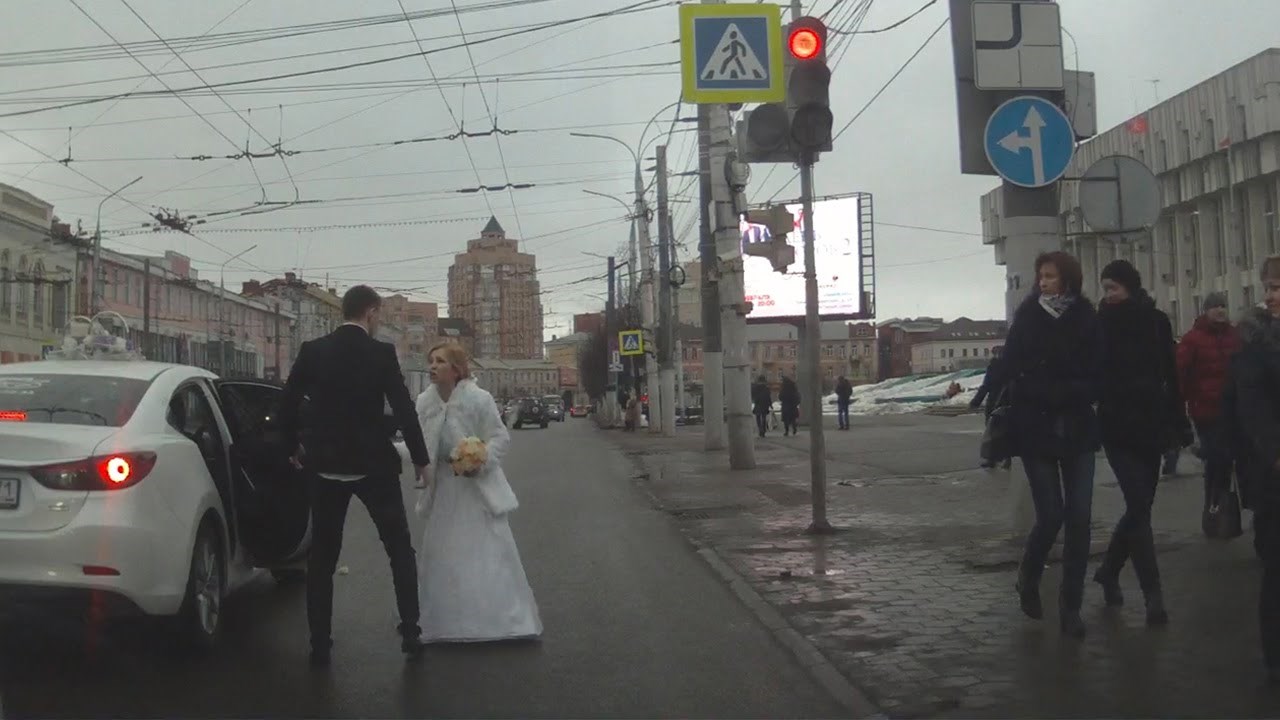 UŽASNA SVAĐA NAKON VJENČANJA: Bacila buket na njega i pobjegla, prolaznci u čudu gledali...