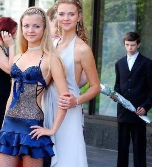 Donio je cvijeće, a ona neće