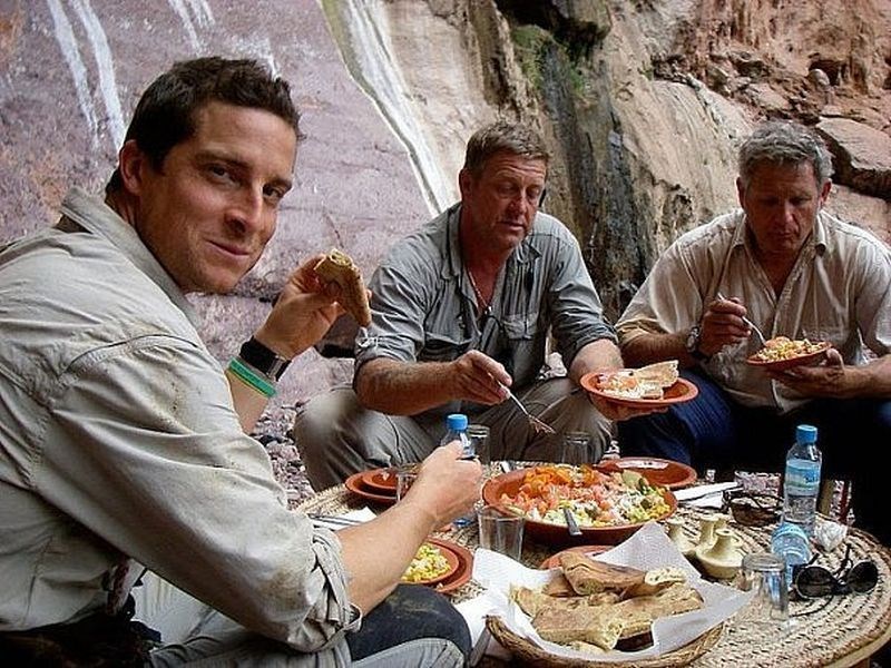 Lažov jedan pokvareni: Bear Grylls ždere na snimanju?