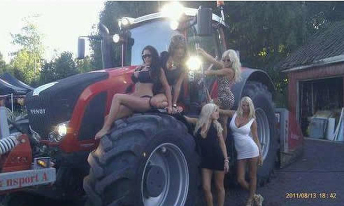 I mali traktor obradi njivu, ali veliki je bolji