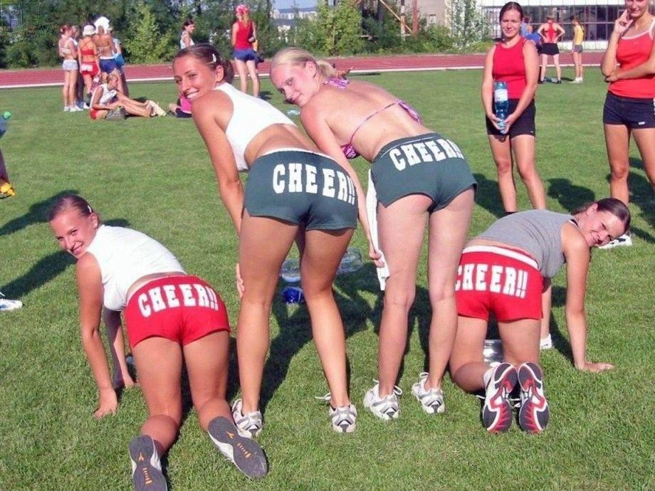 Navijačice se više ni ne trude, samo se naguze i doviđenja