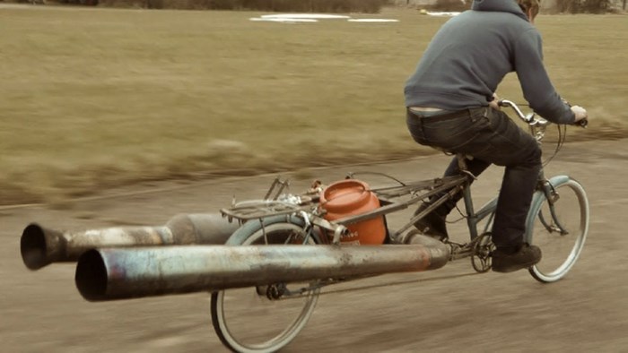 Video: Totalni genijalni luđak složio mlazni bicikl!