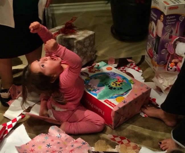 Djeca znaju kao se veseli poklonima