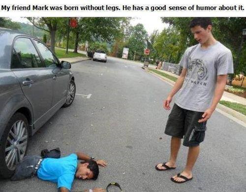 Rođen bez nogu, ali ne i bez smisla za crni humor
