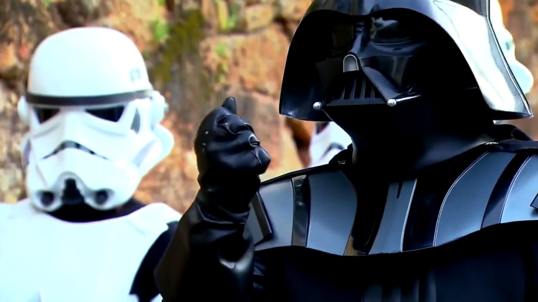 VIDEO: Ljude na cesti napao Darth Vader, pogledajte reakcije!