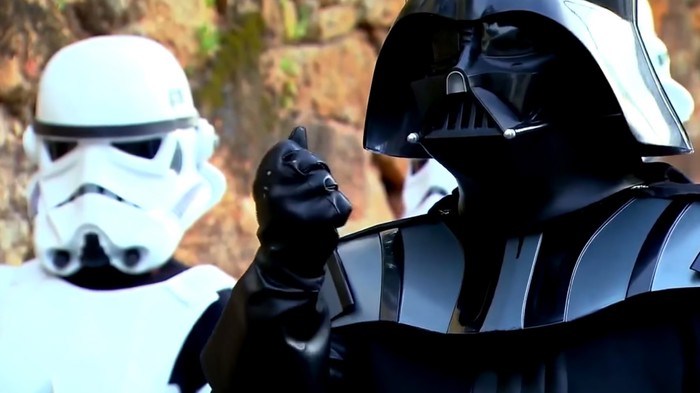 VIDEO: Ljude na cesti napao Darth Vader, pogledajte reakcije!