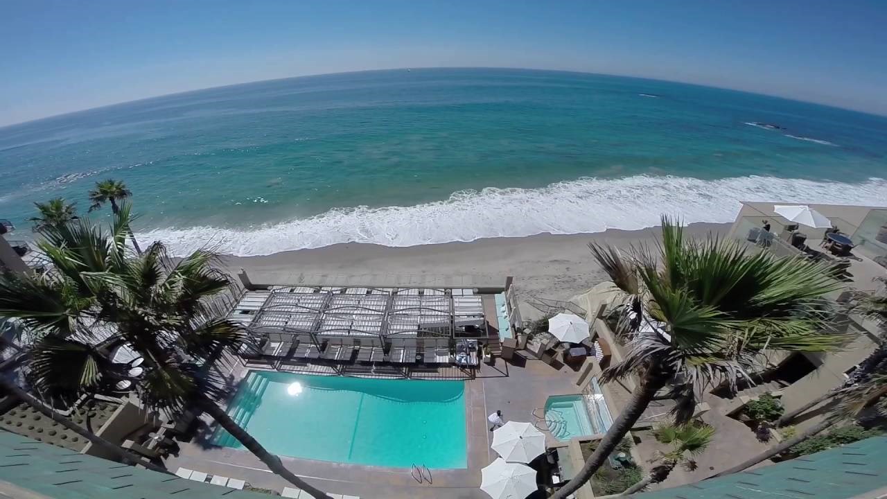 VIDEO: Čudak snimio svoj skok u bazen s krova hotela, umalo završio na betonu!