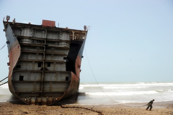 Ajde, bar si nije uzeo za zadatak dovući cijeli brod na suho