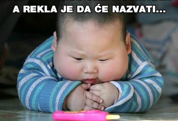 Zaljubljeni bebač u iščekivanju poziva svoje drage