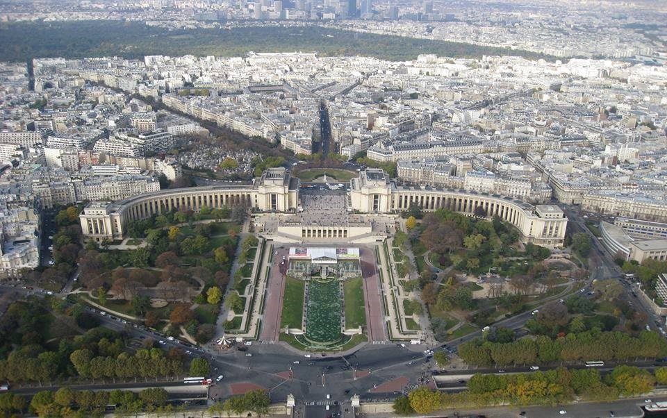 Pogled sa Eiffelovog tornja u Parizu.