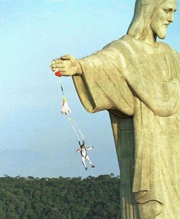 Isus spasio padobranca!
