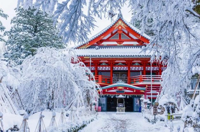 Japanski hram u snijegu