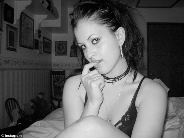 Možete li VI otkriti što ne valja s ovim seksi selfijem?