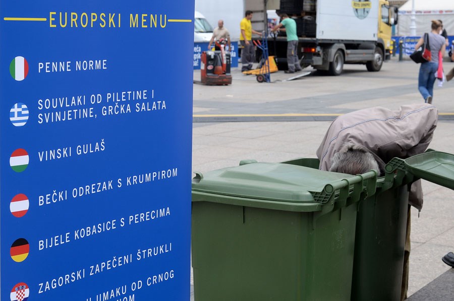 Hrvati, dobrodošli u EU, nažderite se iz naših kontejnera!