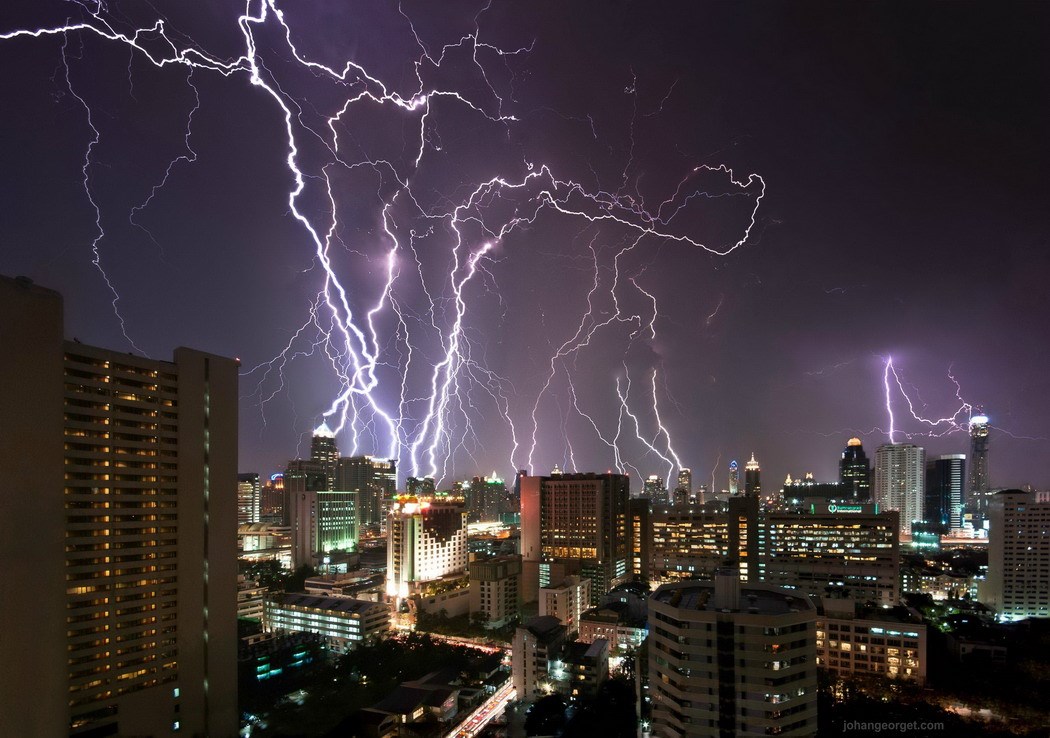 Munje napale grad i najviše nebodere