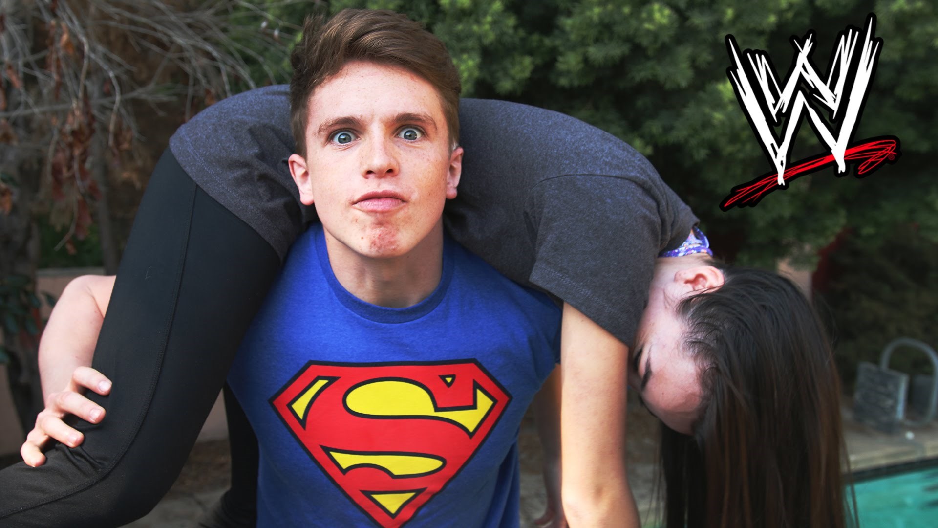 PODIVLJAO NA CURU i napao je ubilačkim kečerskim bacanjima!