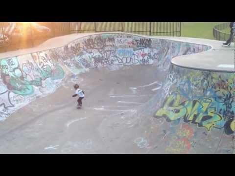 VIDEO: Majušni dvogodišnji skejter osvojio rampu za velike