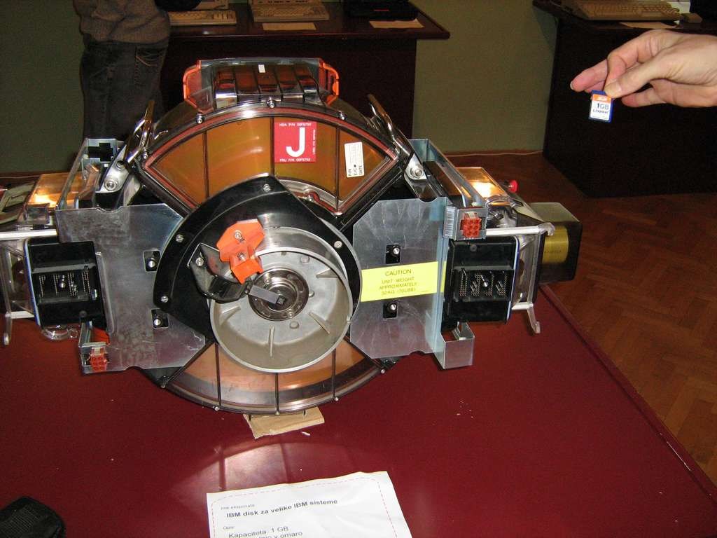Hard disk od 1 GB iz 1981. godine: Razmažena smo derišta