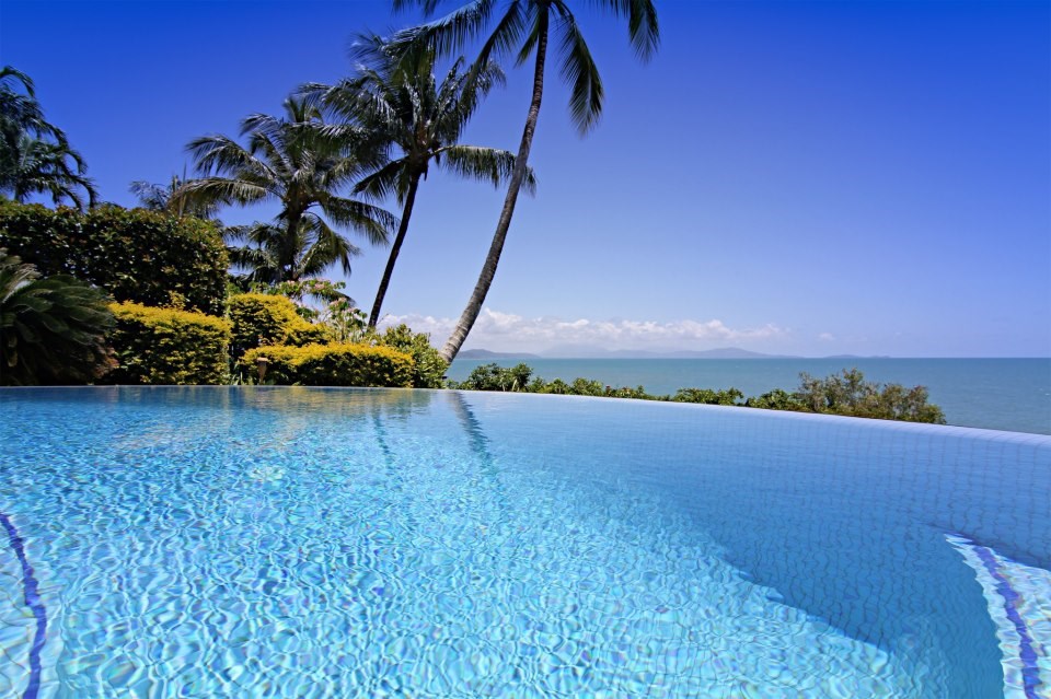 Bazen s pogledom u more - uživanje na kvadrat