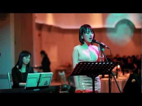 Nježno pjevala Sinatru, a onda je bubnjar prolupao i razvalio šou!