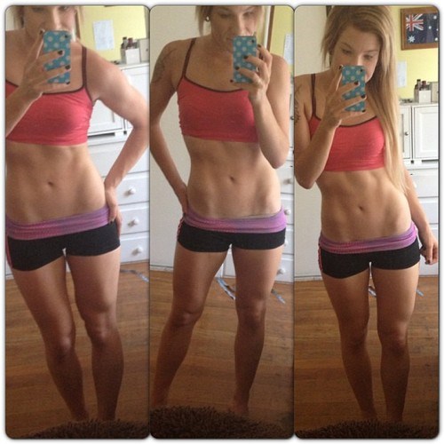 Sexy plavuša spremna za trening