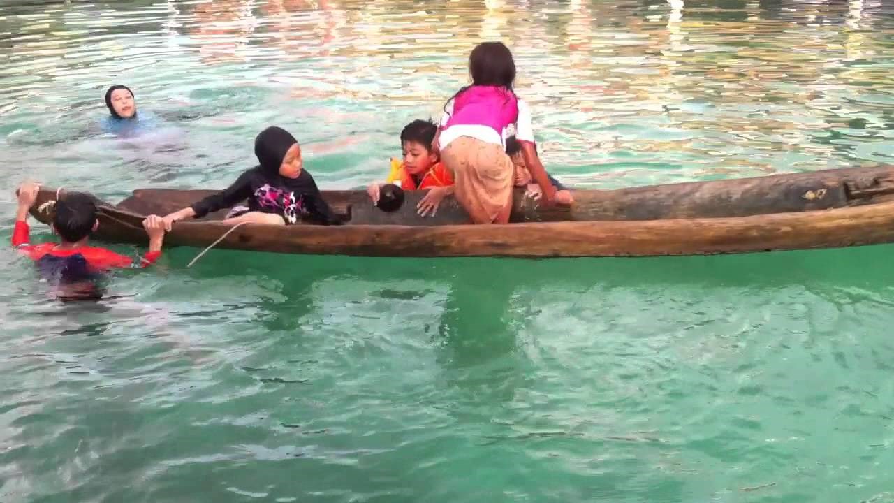 VIDEO: Pametna djevojčica brzim trikom spasila tonući čamac!