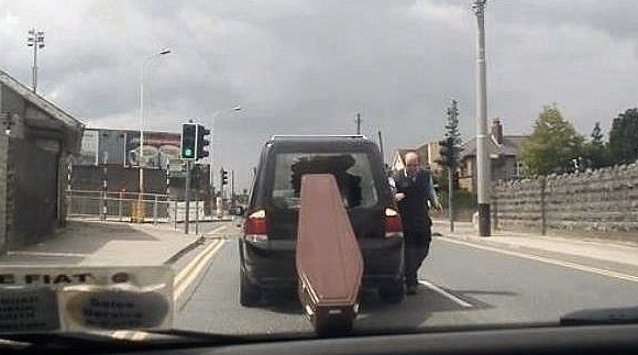 Iz auta mu ispao mrtvac