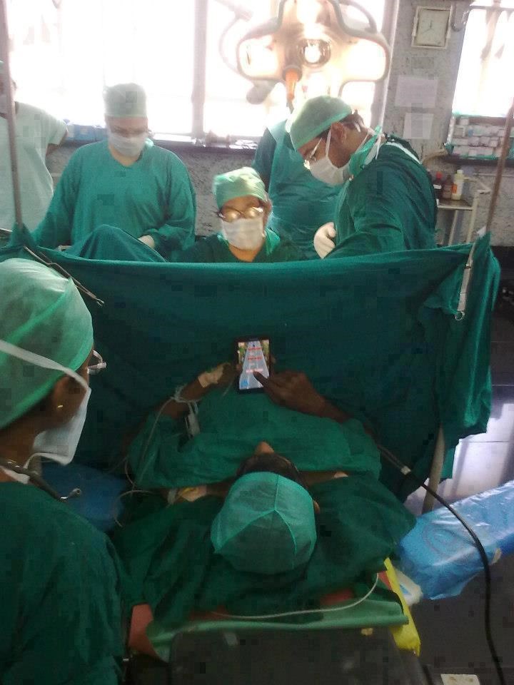 Doktore, reci bebi da pričeka, tek sam na pol igrice!