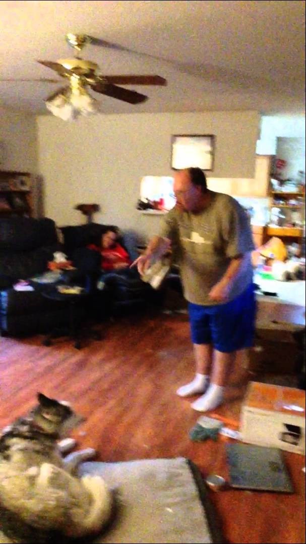 Najurnebesnija svađa između psa i njegovog vlasnika