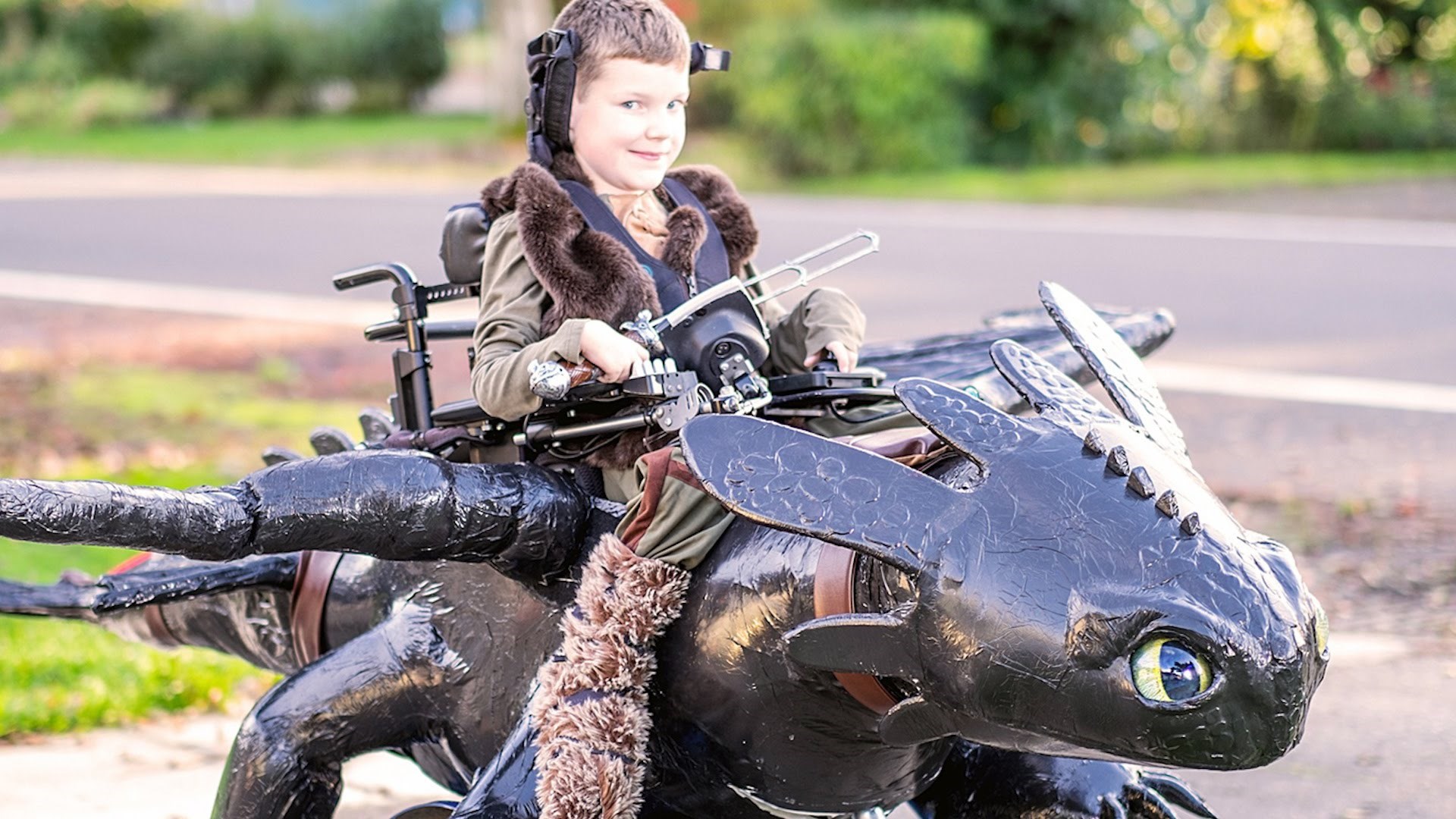 VIDEO: Fenomenalni tata klincima u kolicima slaže apsolutno nevjerojatne kostime!